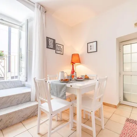 Guesthost - Stazione & Universita Lovely Apartment Bari