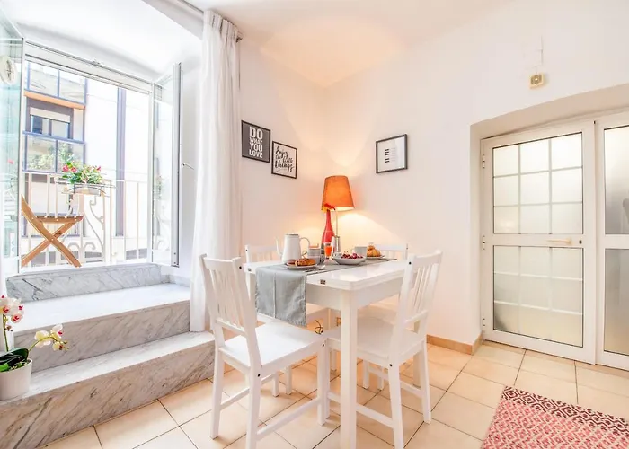Guesthost - Stazione & Universita Lovely Appartement Bari