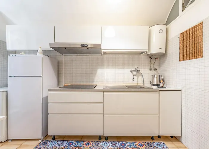 Guesthost - Stazione & Universita Lovely Appartement