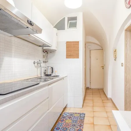 Guesthost - Stazione & Universita Lovely Bari